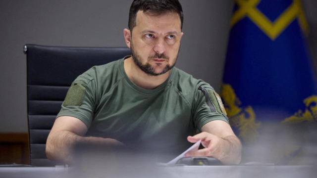 El presidente de Ucrania, Zelenskiy , asiste a la cumbre de la OTAN a través de un enlace de video