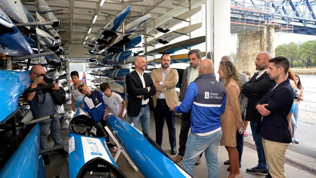 El vicepresidente segundo, Diego Calvo, visita el Club Náutico Firrete.