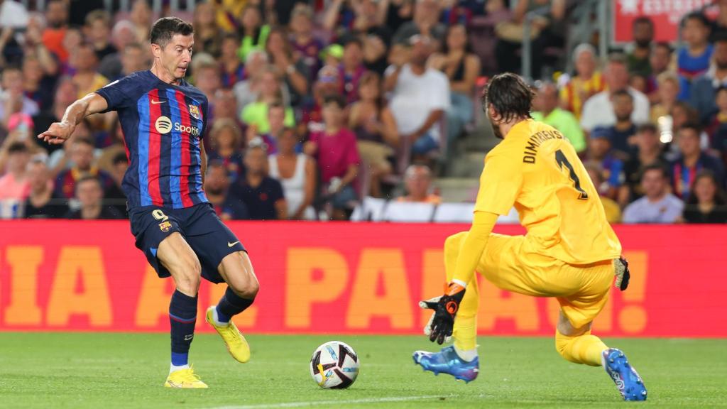 Robert Lewandowski en el primer partido de liga entre el Barcelona y el Rayo.