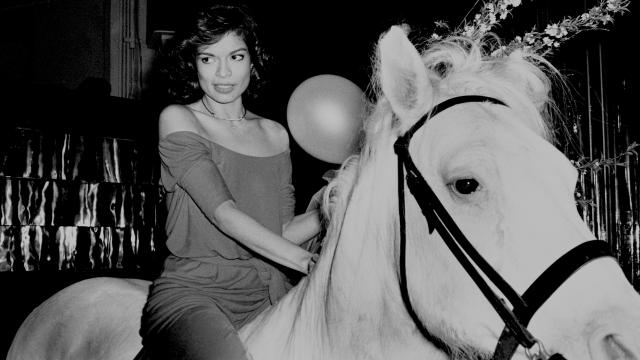 #32 (Bianca Jagger a lomos de un caballo blanco en Studio 54)