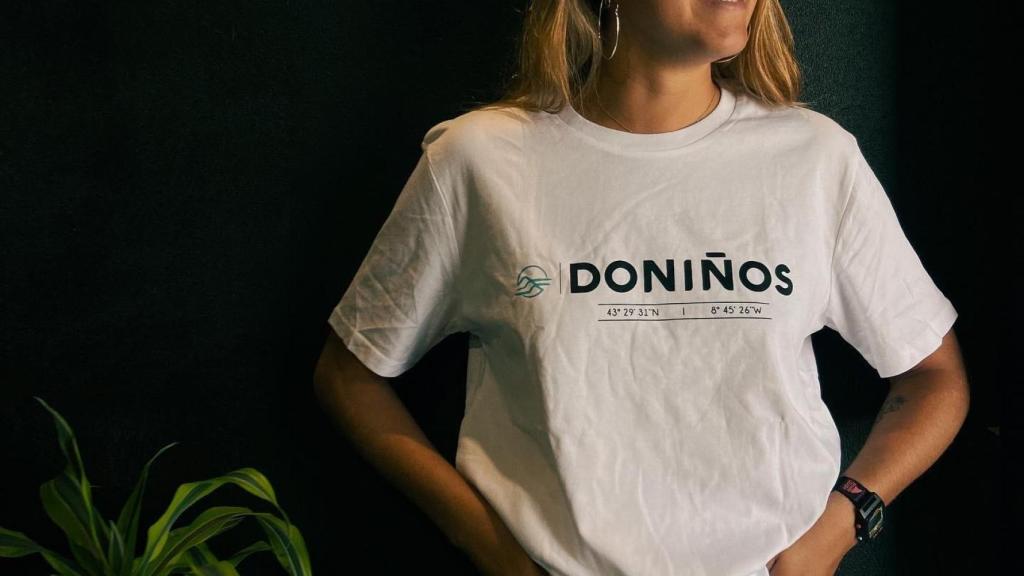 Las camisetas de las playas de Ferrolterra que no pueden faltar en tu armario