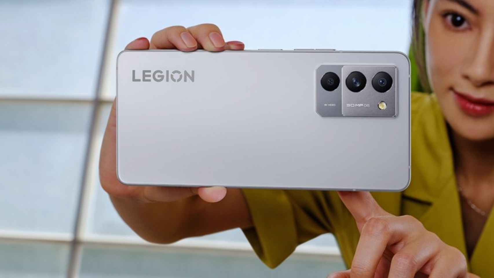 Lenovo Legion Y70 por detrás