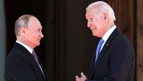 Vladímir Putin y Joe Biden en la reunión que mantuvieron en Ginebra en junio de 2021.