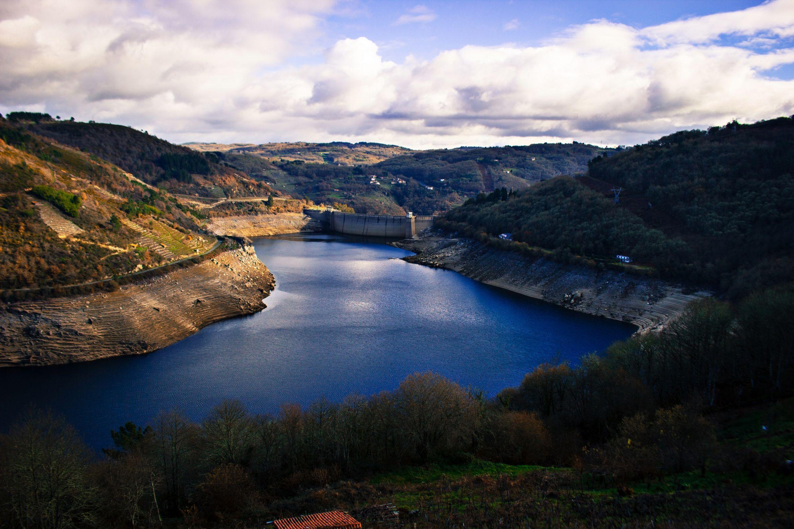 El embalse de Belesar. https://es.wikipedia.org