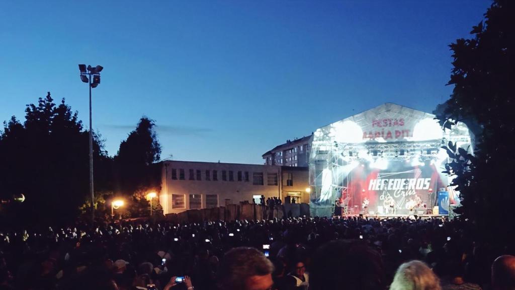 Heredeiros da Crus ofreció ayer un concierto en O Castrillón.