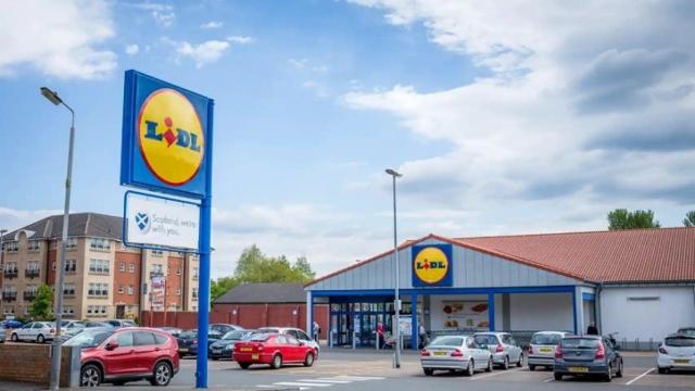 Fachada de Lidl.