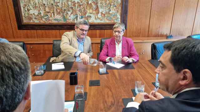 La conselleira de Mar Rosa Quintana en la reunión de este viernes.