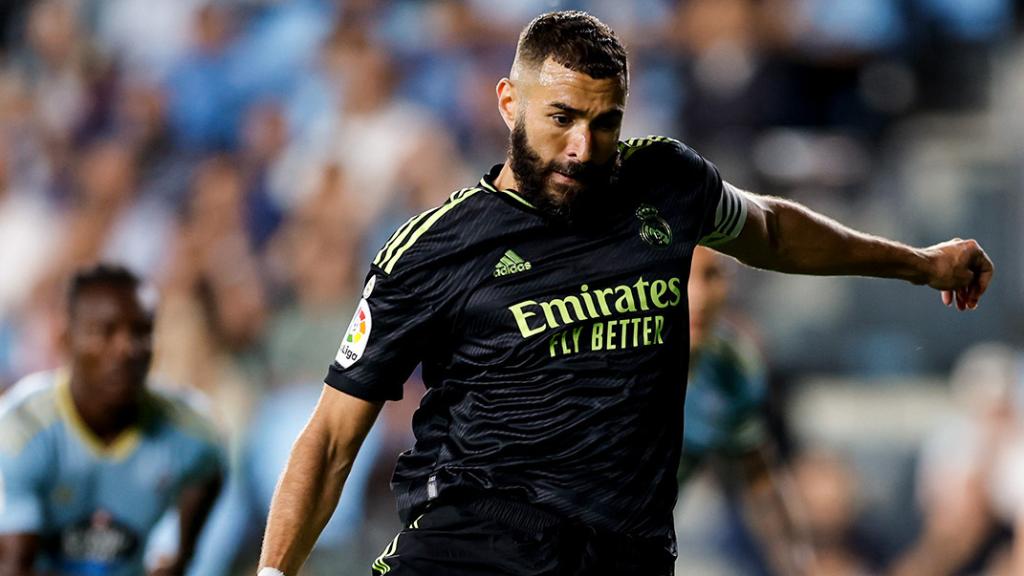 Karim Benzema anota desde el punto de penalti frente al Celta de Vigo