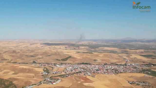 Siete medios y 28 personas trabajan en un incendio en Burujón (Toledo)