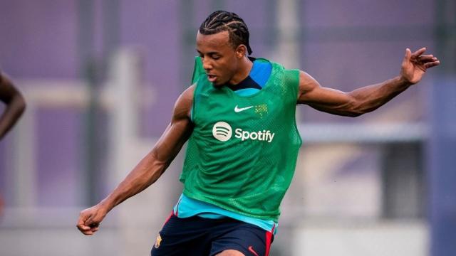 Jules Koundé, en un entrenamiento del FC Barcelona