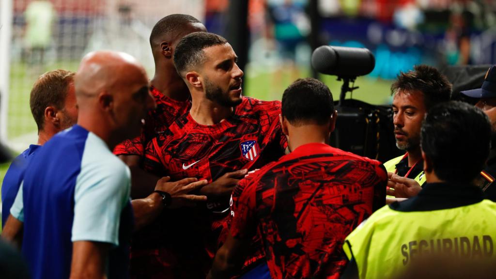 Mario Hermoso encarándose con los ultras del Frente Atleti