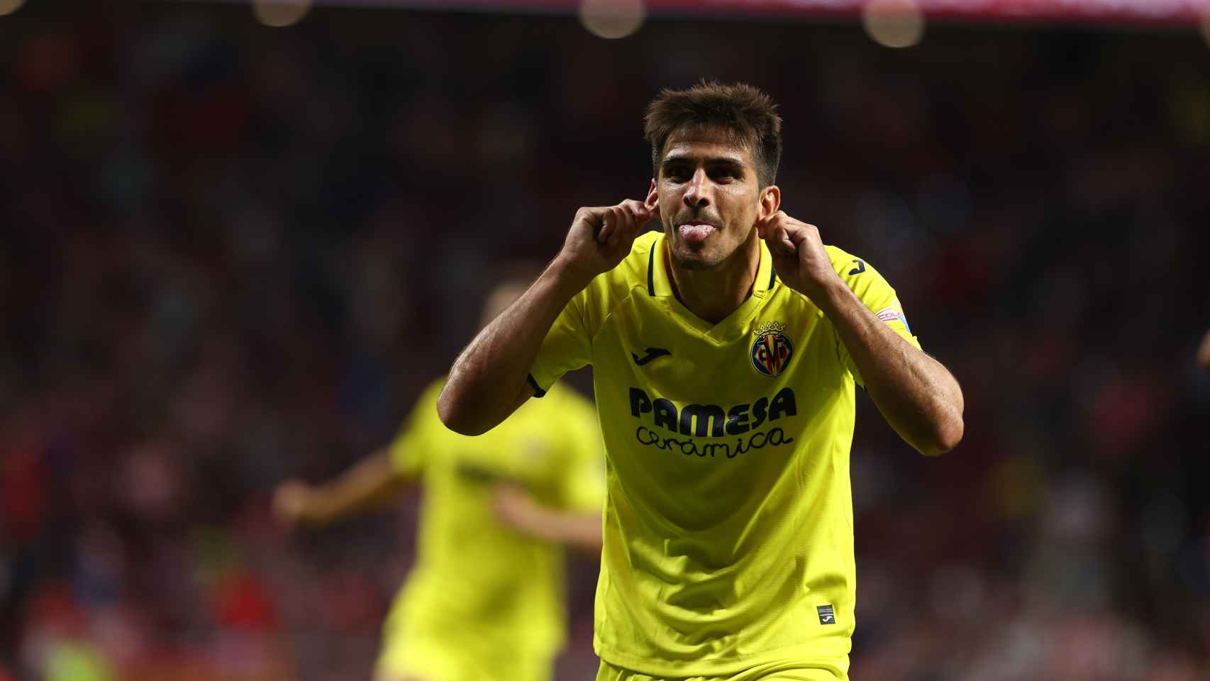 Gerard Moreno celebra un gol en el Metropolitano sacando la lengua