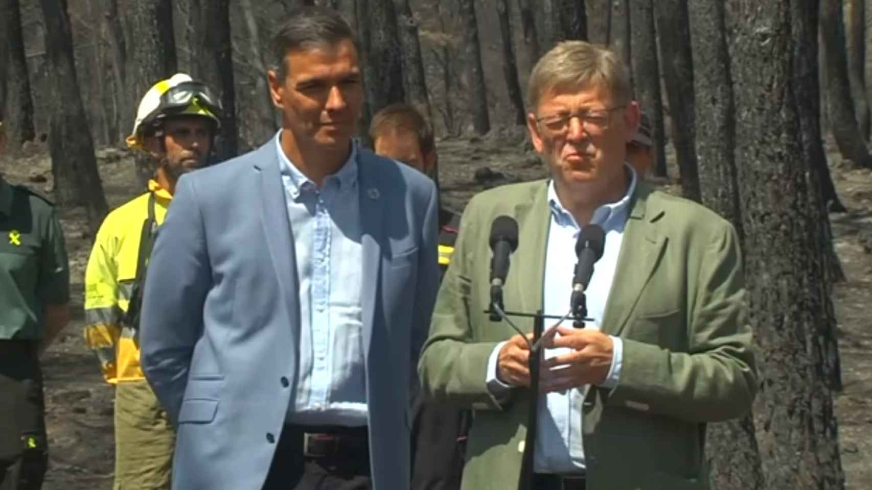 Sánchez y Ximo Puig en la visita a Bejís (Castellón) tras el incendio.