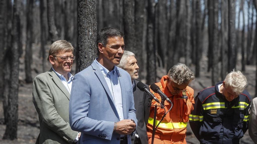 El presidente del Gobierno, Pedro Sánchez, comparece durante su visita a las zonas afectadas del incendio de Bejis.