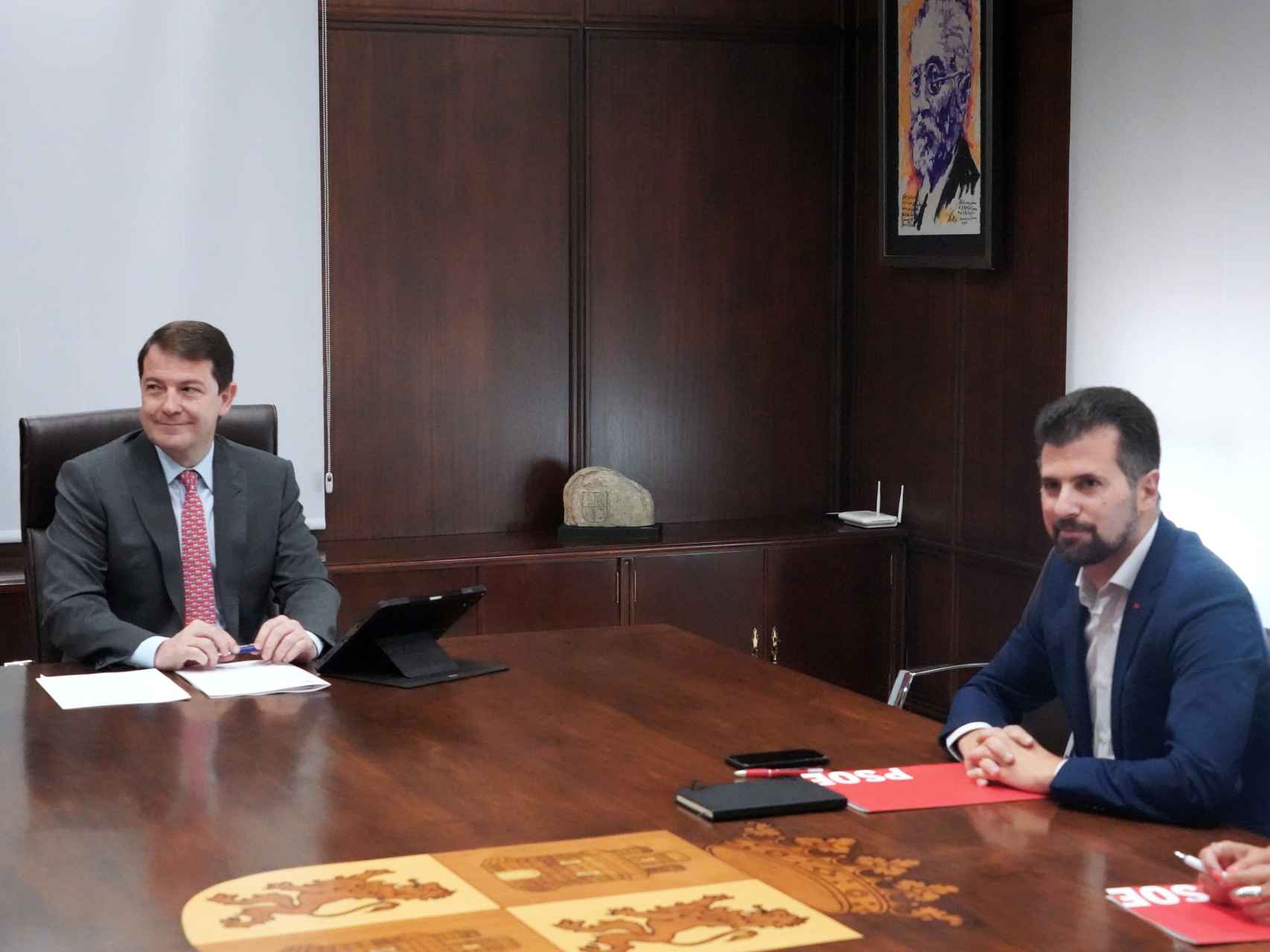 El presidente de la Junta, Alfonso Fernández Mañueco, y el líder del PSCyL, Luis Tudanca, en una imagen de archivo.