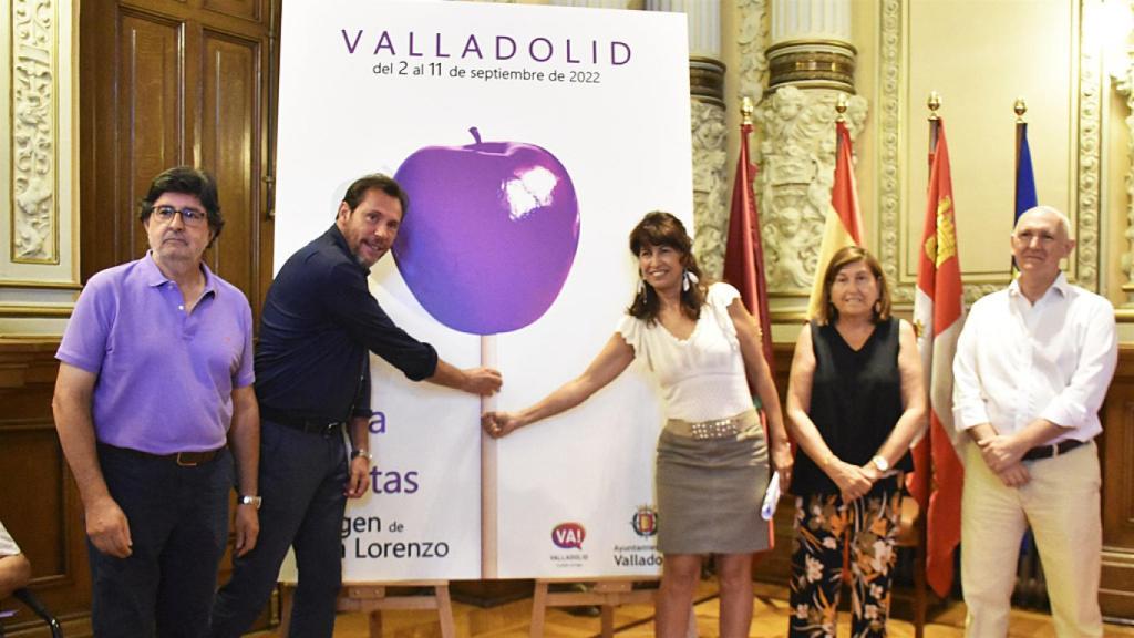 Óscar Puente junto a Ana Redondo y demás concejales en la presentación del programa