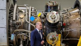 El canciller OIaf Scholz supervisó el estado de una turbina del Nord Stream 1 en la fábrica de Siemens.