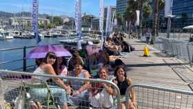 Gente haciendo cola para acceder de primeros al concierto de C. Tangana en Vigo.