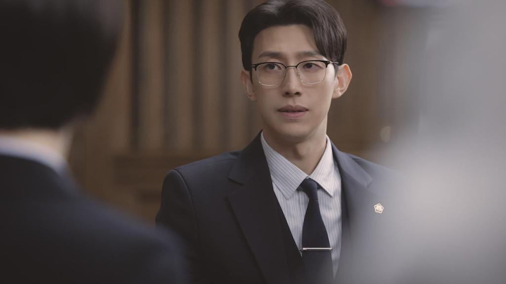 El actor Kang Ki-young como Jung Myeong-seok en la serie.