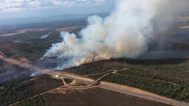 Incendio de la localidad zamorana de Val de Santa María.