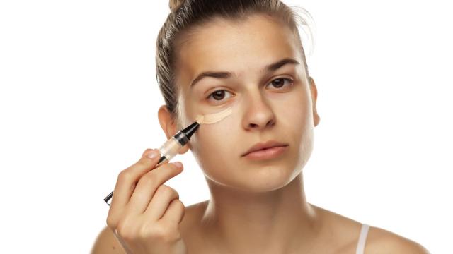 ‘Glasses concealer’: el truco viral de TikTok para acabar con las ojeras