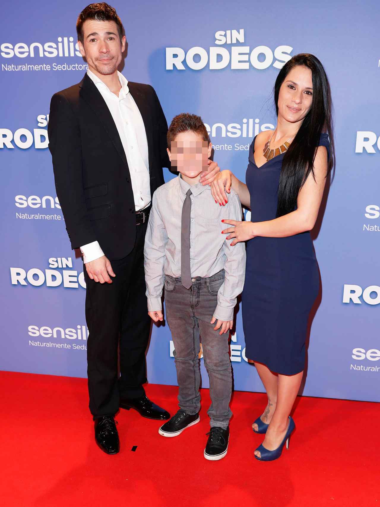 Juan Jose Ballesta junto a su expareja, Verónica Rebollo, y su hijo en la presentación de la película 'Rodeos'.