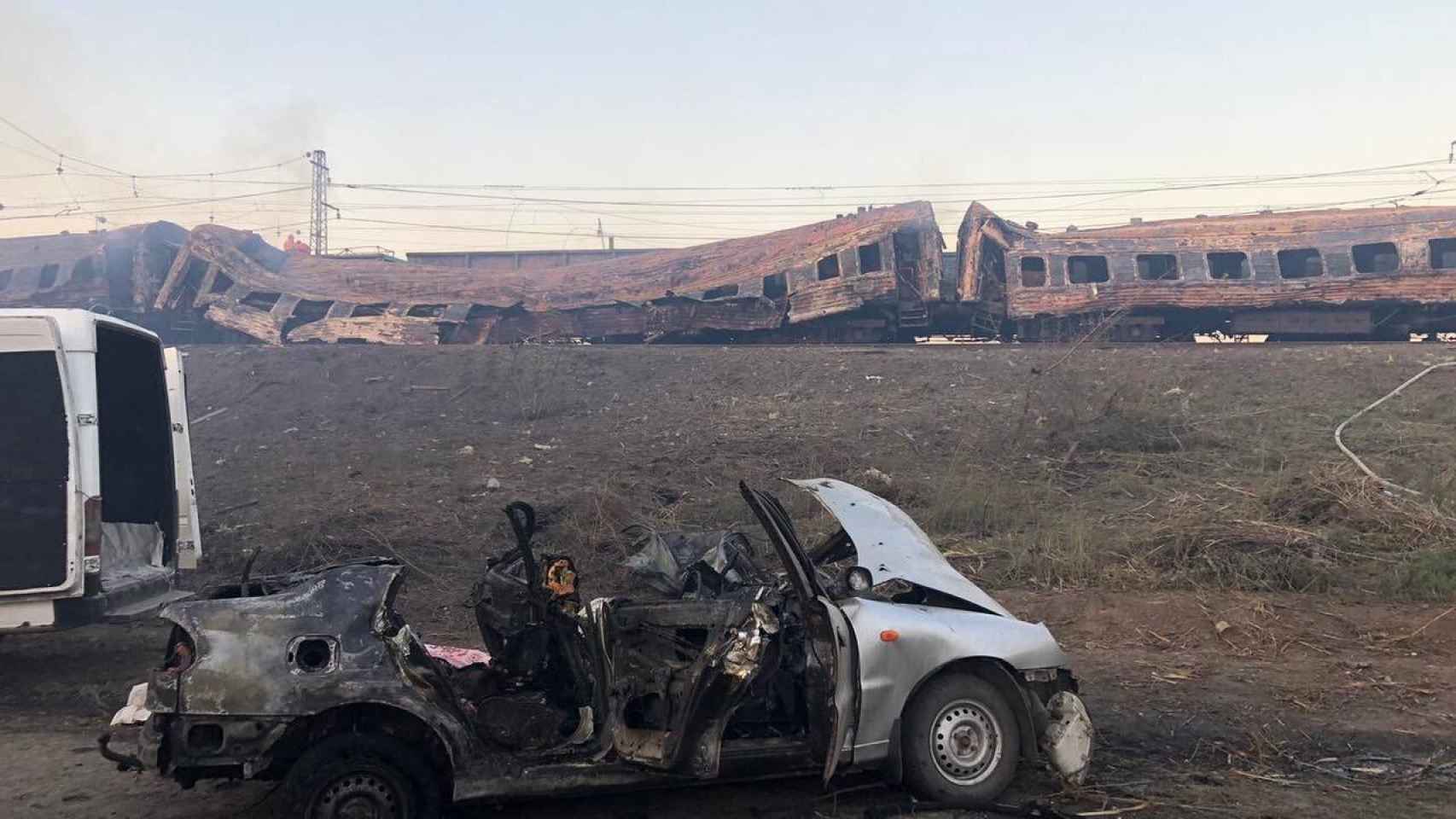 Imagen del tren destrozado por un bombardeo ruso en la ciudad de Chaplyne.