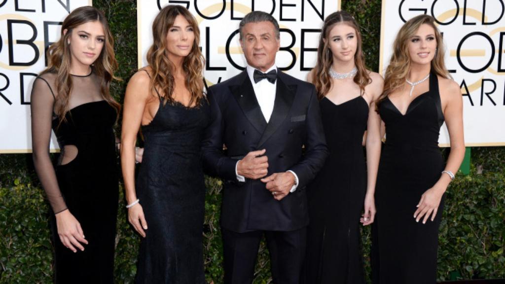 El actor, junto a su mujer y sus tres hijas en una imagen de archivo.