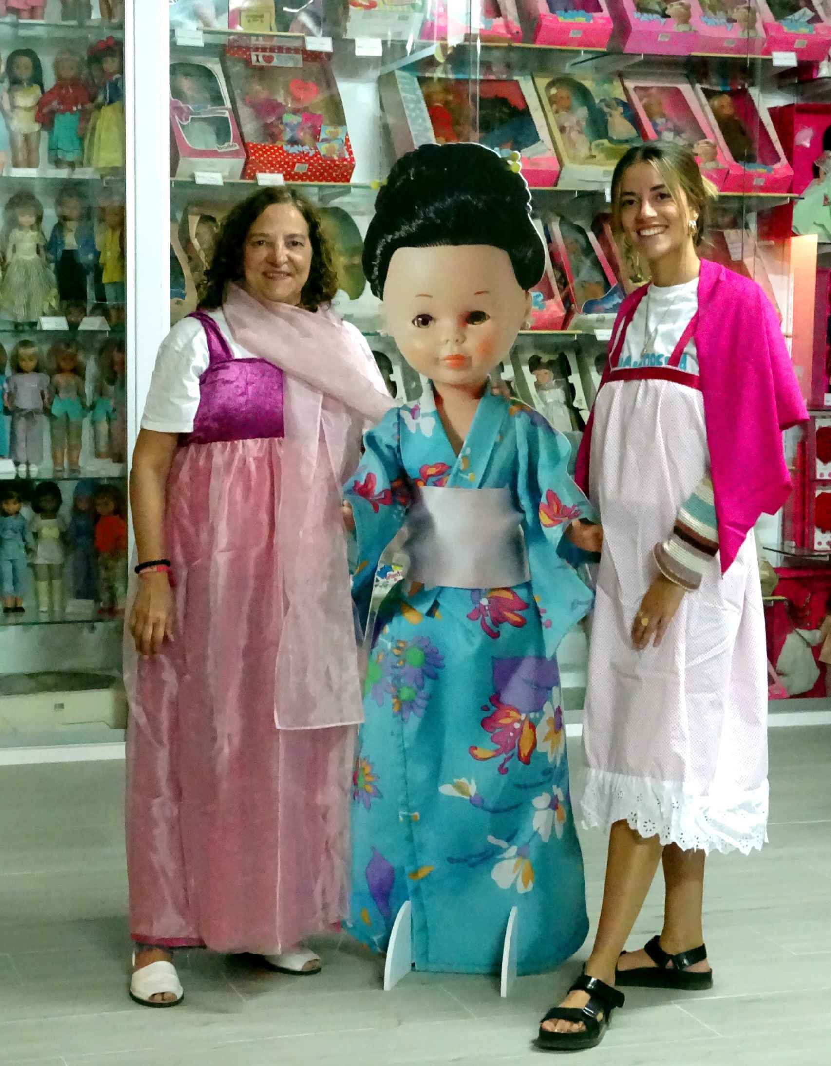 Esperanza y su hija vestidas de Nancy en el nuevo museo de Alcañices