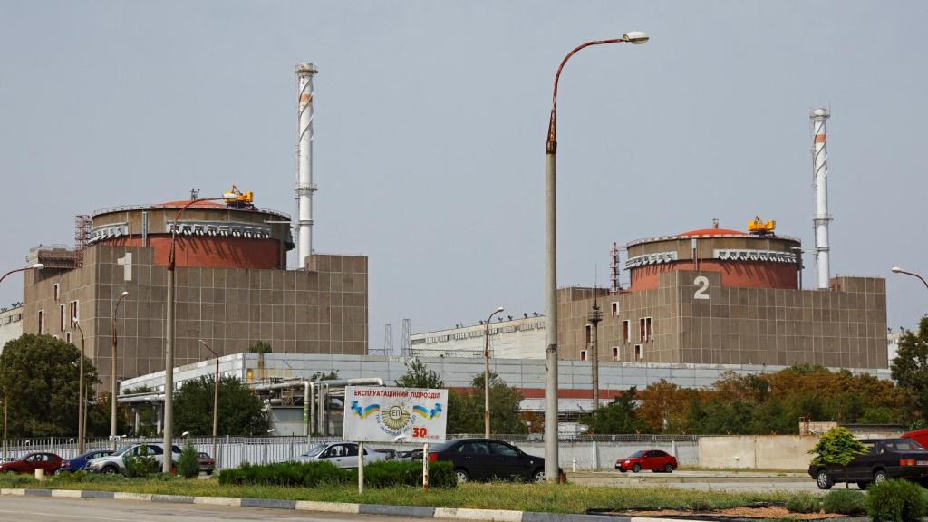 Imagen exterior de la central nuclear de Zaporiyia, la más grande de Europa.