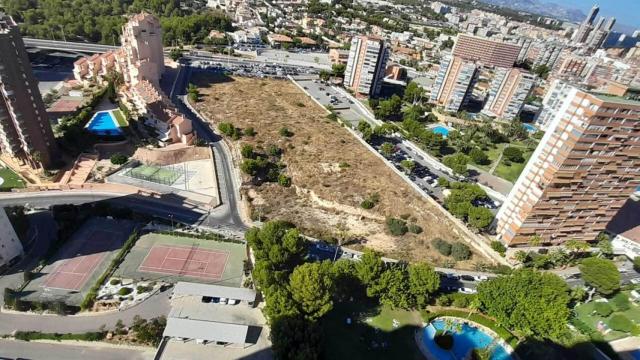 Zona que el consistorio acondicionará para hacer un nuevo aparcamiento.