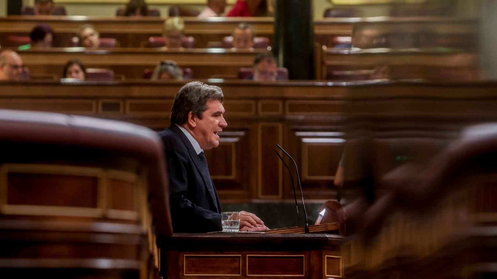 José Luis Escrivá, ministro de Inclusión, Seguridad Social y Migraciones, en el Congreso, durante el Pleno de este jueves.