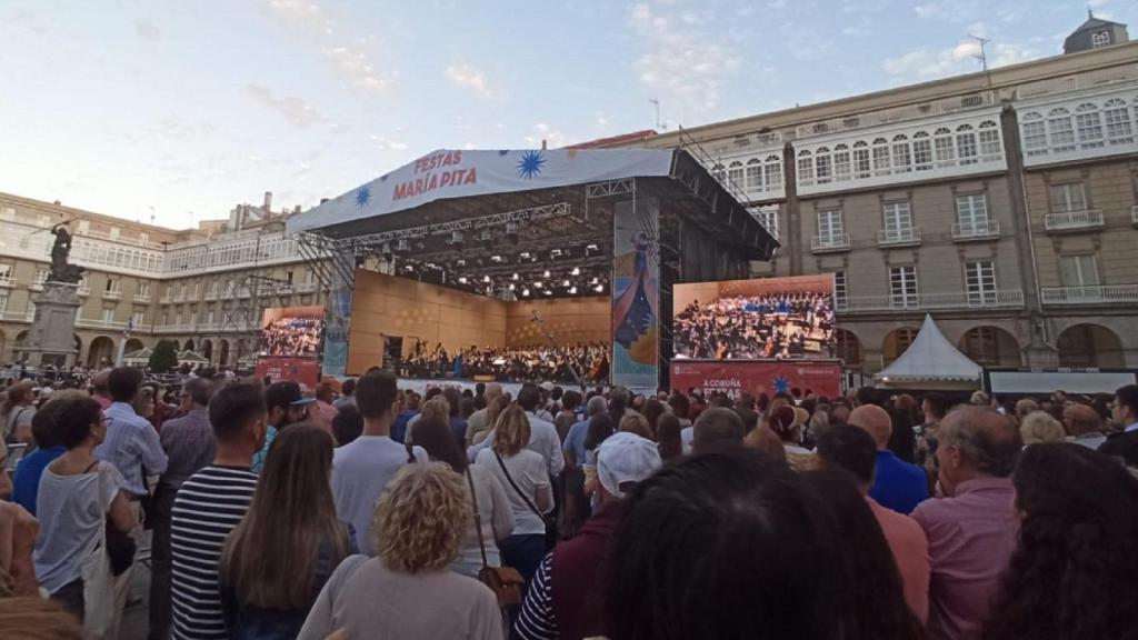 La Orquesta Gaos durante su concierto en la plaza de María Pita de A Coruña por la Semana Clásica.