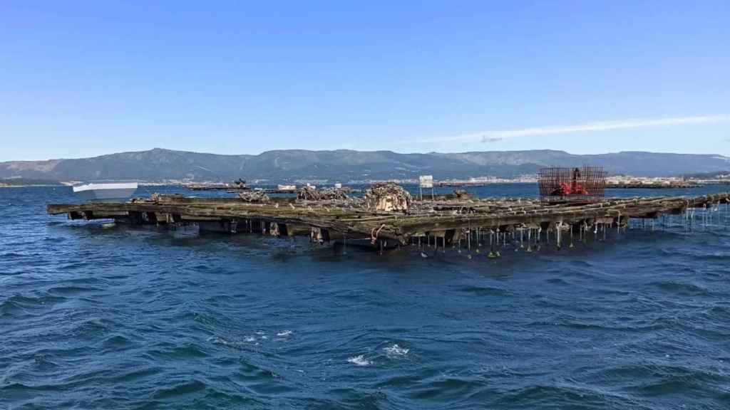 Batea de mejillones en A Illa de Arousa.