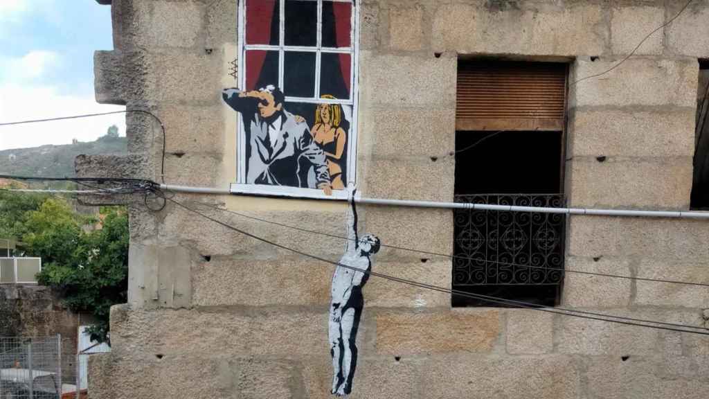 Pintada de Álex Araújo que replica una obra de Banksy en Verín (Ourense).