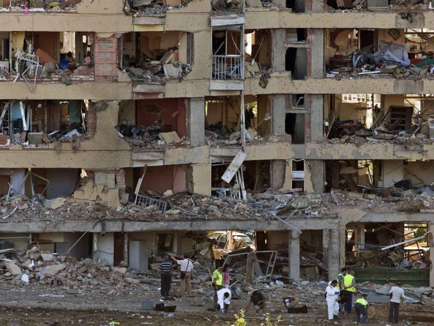 Estado en el que quedó la casa cuartel de Burgos tras el atentado de ETA el 29 de julio de 2009.