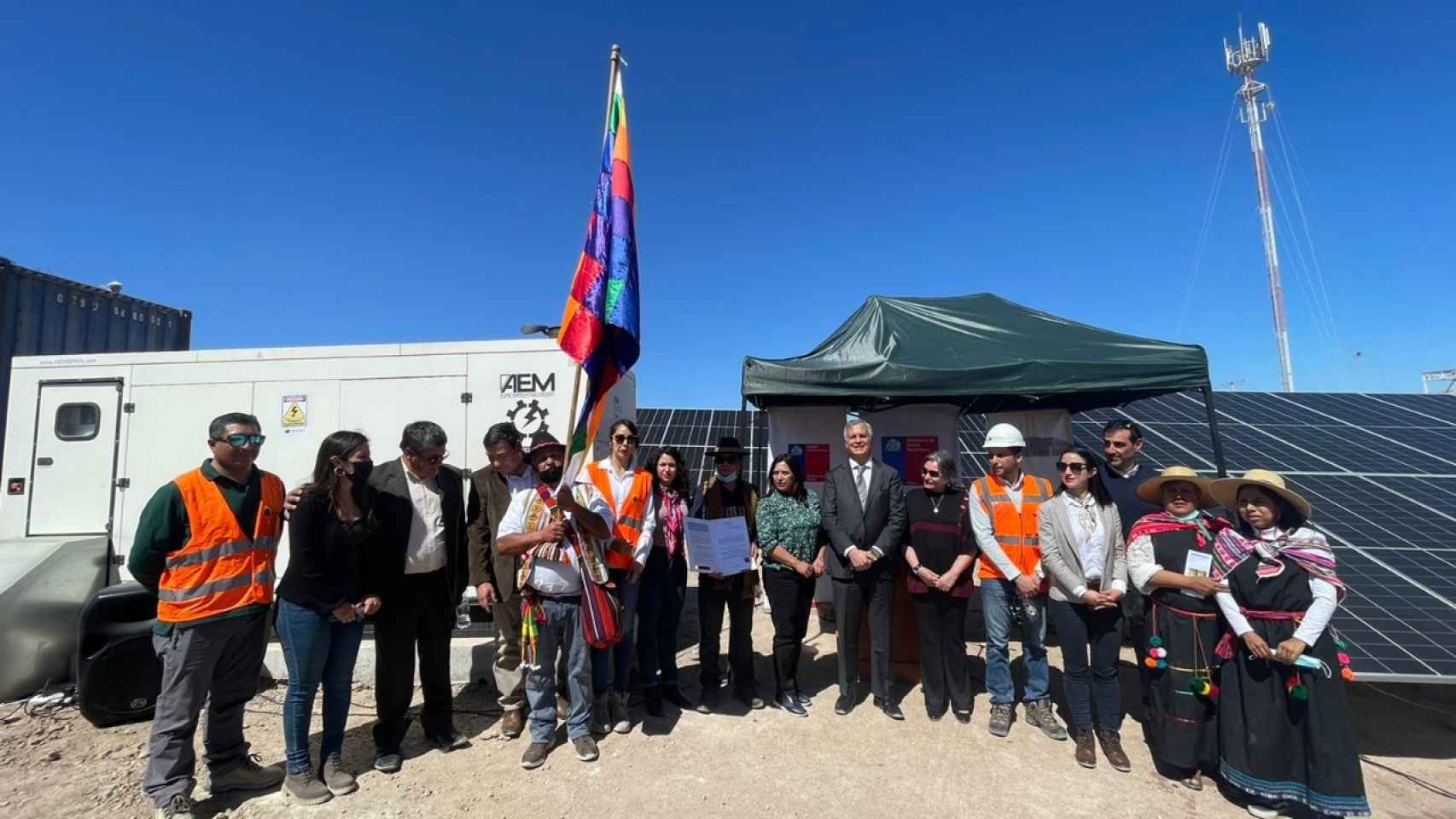Diversas autoridades chilenas y de Grenergy en la inauguración del proyecto