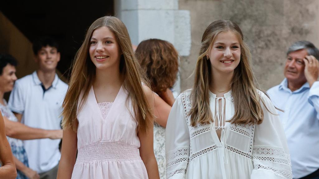 Las hermanas están muy unidas y se echan de menos durante el curso escolar.