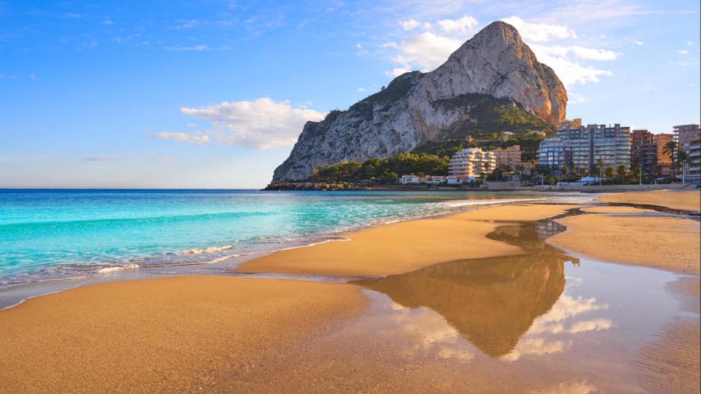 Playa de la Fossa en Calpe, Alicante.