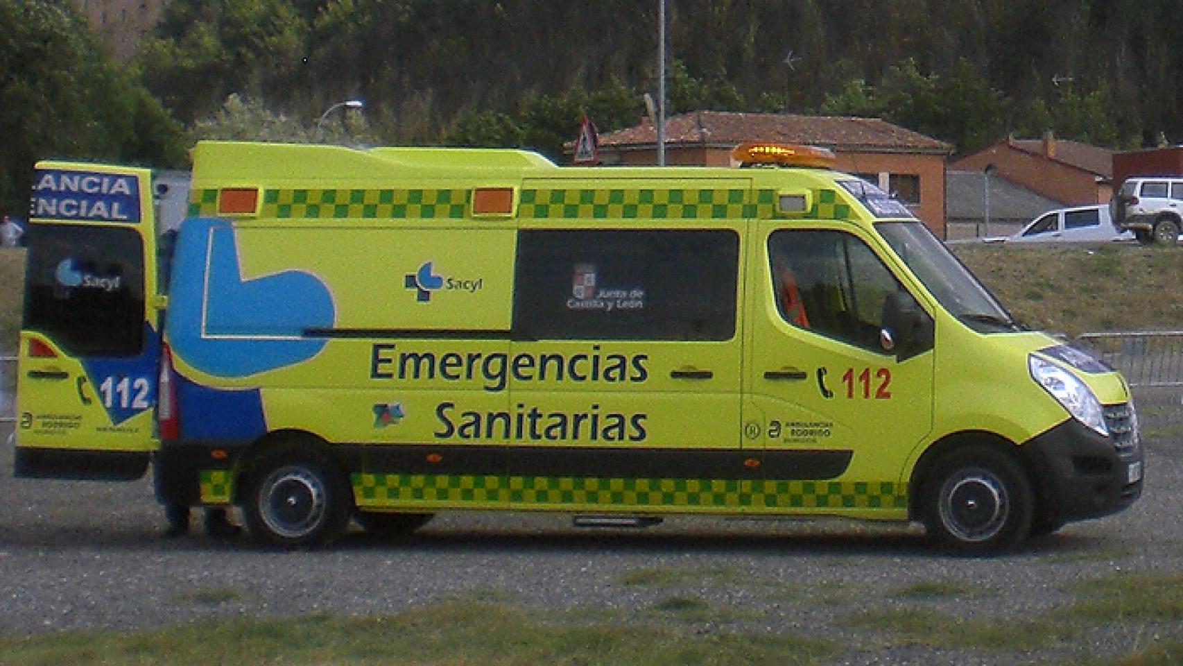 Imagen de una ambulancia medicalizada de Sacyl