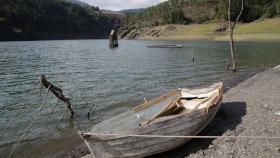 Restos del núcleo urbano que quedo anegado cuando se construyó la presa, a 26 de agosto de 2022, en Negueira de Muñiz, Lugo, Galicia (España).