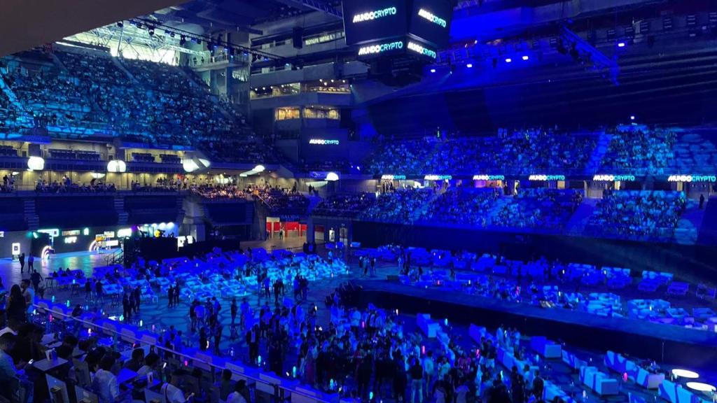 Imagen del Wizink Center de Madrid lleno hasta la bandera durante el evento de 'Mundo Crypto'.