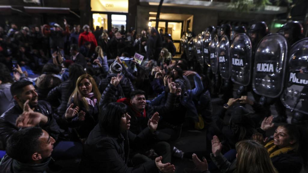 Choques violentos entre los simpatizantes de Cristina Kirchner y la Policía de Buenos Aires