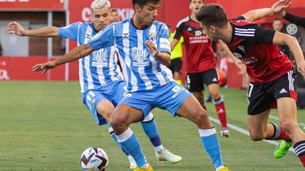 Juanfran y Álex Gallar durante el Mirandés vs. Málaga CF