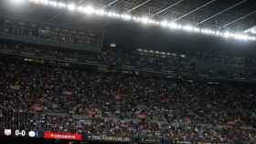 El Camp Nou iluminado durante el amistoso entre el FC Barcelona - Manchester City.