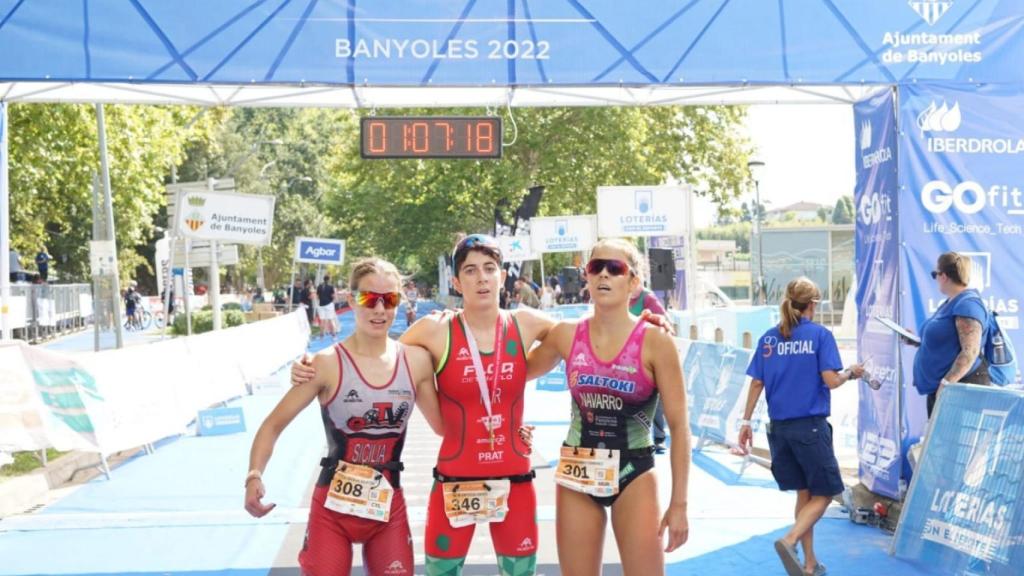 Zoila Sicilia, del E-Triatlón Valladolid, podio juvenil femenino