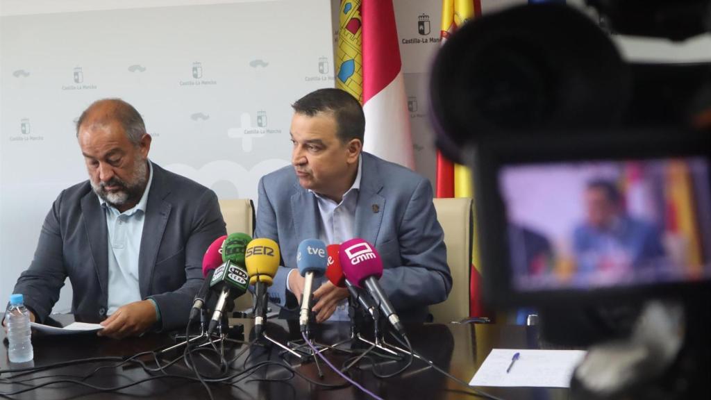 Julián Garde y  Francisco Martínez Arroyo, en rueda de prensa