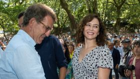 Isabel Díaz Ayuso y Alberto Núñez Feijóo se saludan en el acto del pasado domingo en Pontevedra.