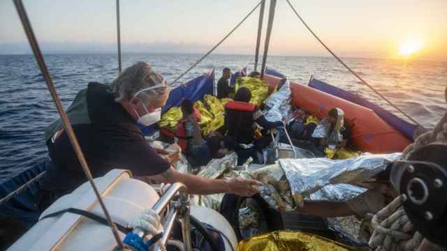 Llegada de una embarcación a la isla italiana de Lampedusa.