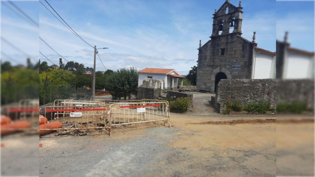 Saneamiento en el entorno de laiglesia de Ouces.